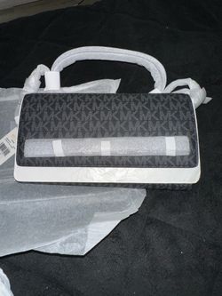 Large wallet crossover