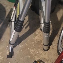 Aluminum telescoping extension ladder 