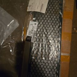 The object is a front lower bumper grille for a car, specifically a Mercedes-Benz C-Class (W204) model from 2008-2011