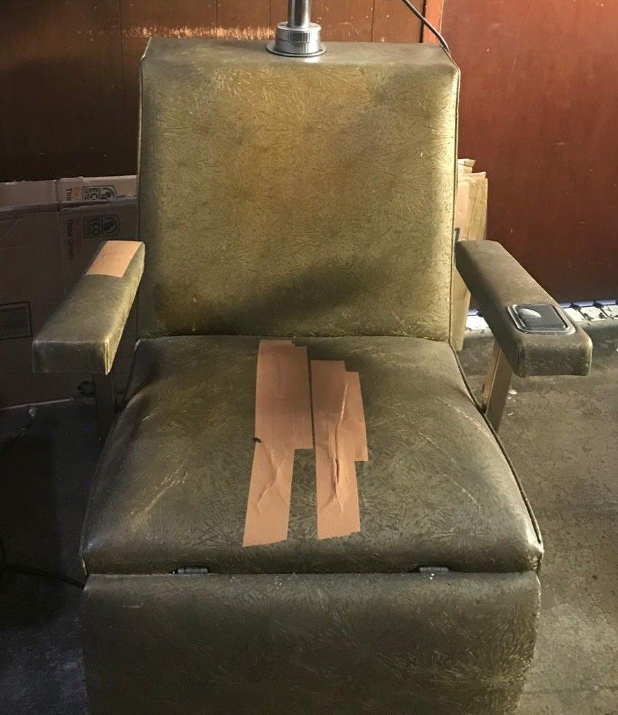 Salon Dryer Chairs - Free/Gratis