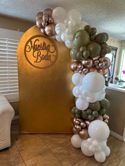 Balloon garland arch