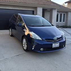 2012 Toyota Prius V model 5