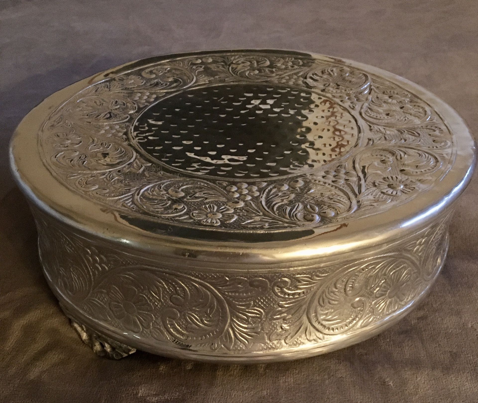 Elegant 14Wx5H Silver Aluminum Cake Stand 