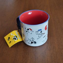 Peanuts Snoopy 75 YEARS of Sports Playing Snoopy Jumbo Coffee Mug 21oz 
New with tag. Durable stoneware / ceramic. Please see photos for details.
It i