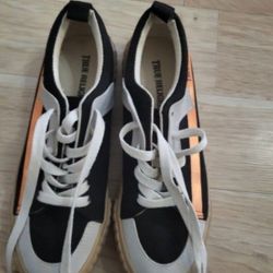 True Religión Shoes.