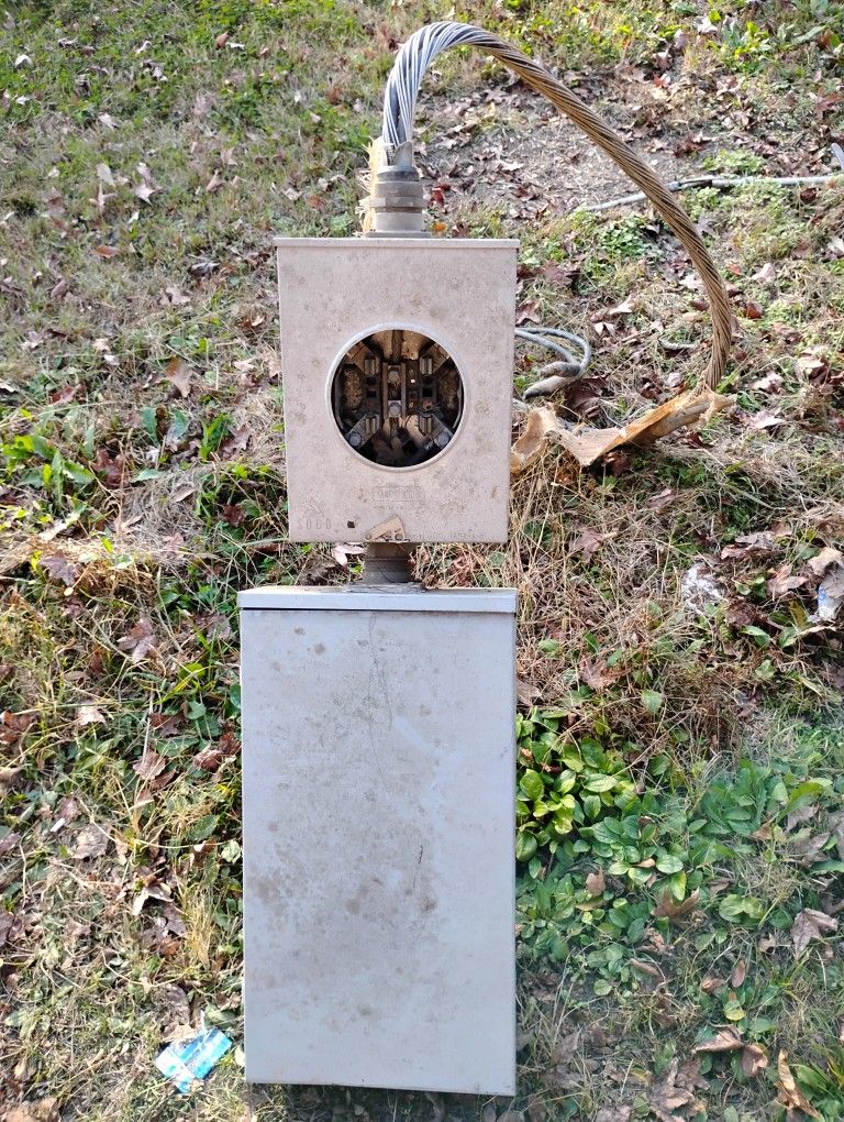 Breaker Box And Meter Box For Power Pole
