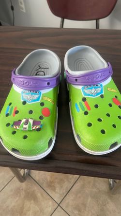 TOY STORY CROCCS SIZE 7 MENS 9 WOMENS