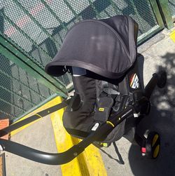 Doona Stroller with base