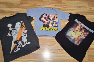 Pre owned Tune LeBron, Selena, Rocketman T-Shirts size Small