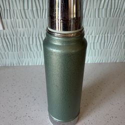 Stanley vacuum bottle thermos (32 oz.)