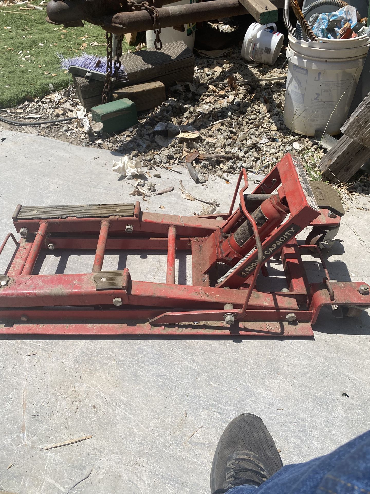 Hydraulic Muti Purpose Lift By Big Red