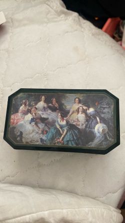 Vintage style little jewelry box or box