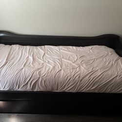 Day Bed With Pull Out Trundle 