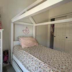 Twin Canopy Bed W Trundle 