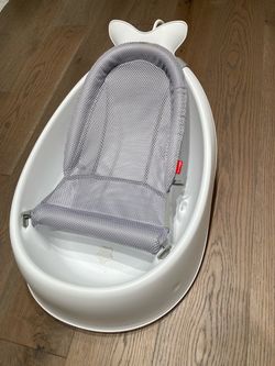 Skip hop baby bathtub