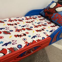 Toddler bed + mattress