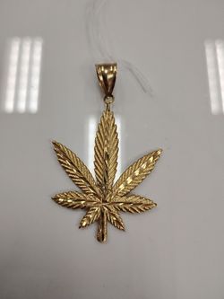 10k Gold Pendant 3.5g