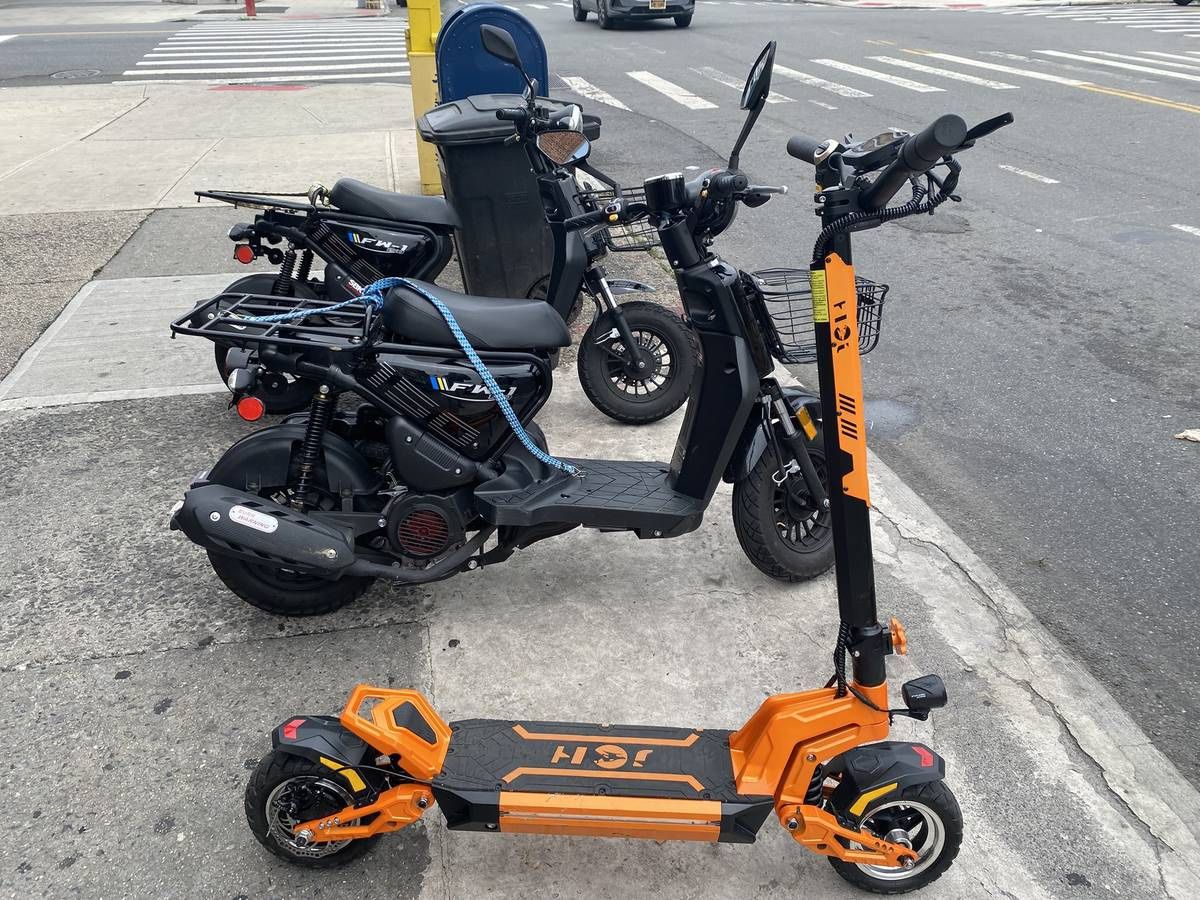 Electric Scooter - 25 Mile Range - 40 mph Top Speed