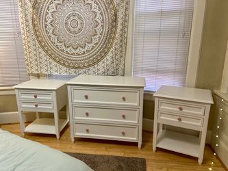 3 drawer dresser and matching nightstands