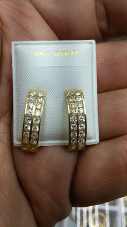 14k Gold Earings CZ stone 5 grams