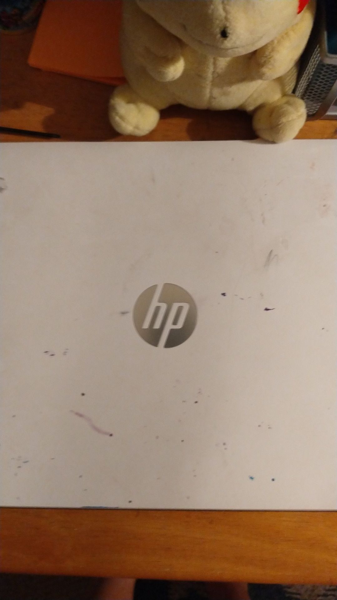 Broken HP laptop screen cracked