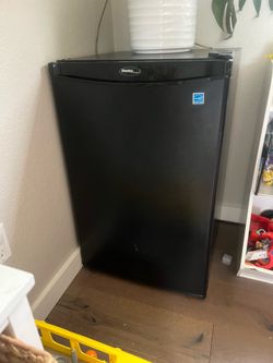 Mini fridge