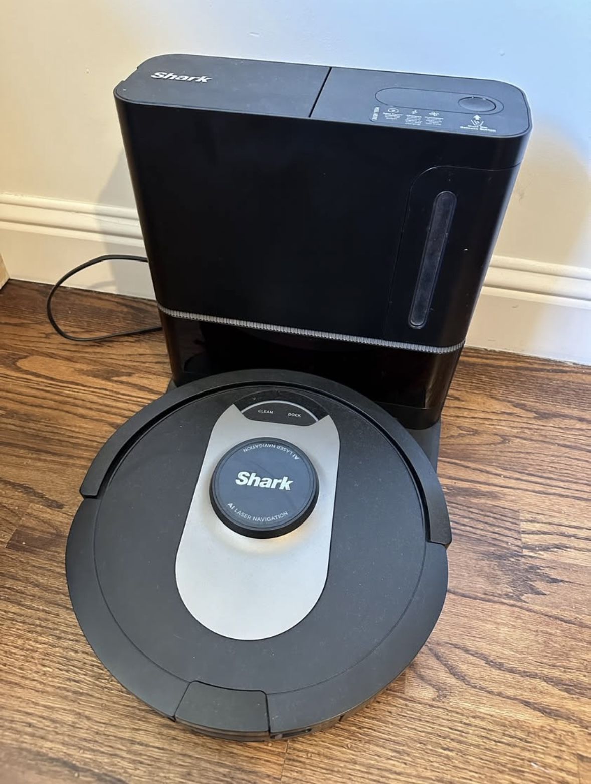 Skark AI Self-empty Roomba vacuum