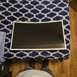 Samsung 32 IN Curved HD Monitor