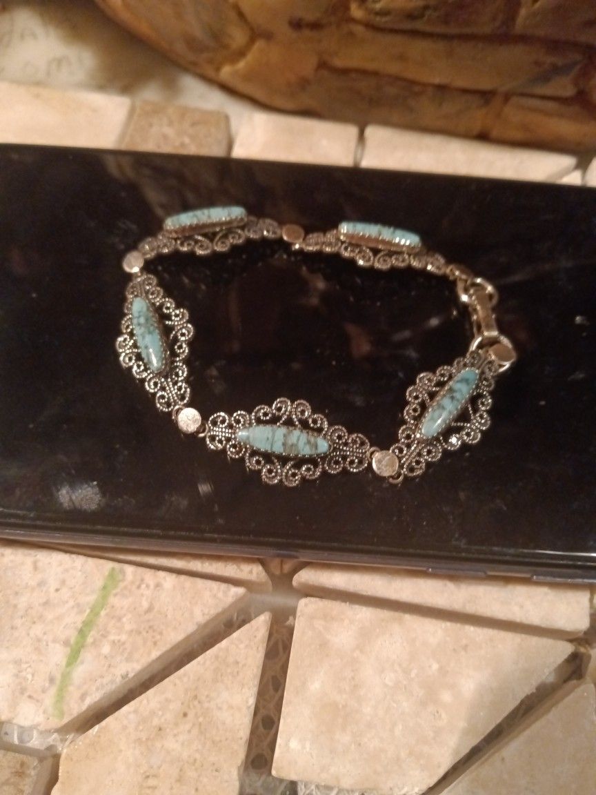 Vintage Sterling Silver With Turquoise 6inch Bracelet.