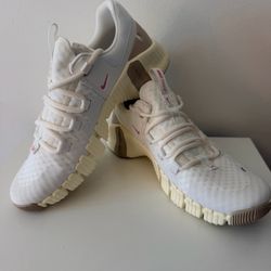 Nike Wmns Free Metcon 5 'Sail Sanddrift'  Size: 9
