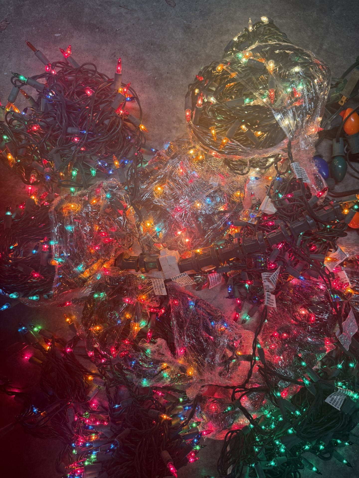 Bin Full Of Christmas Lights WORKING