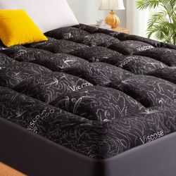 Viscose Mattress Topper Black Tufted