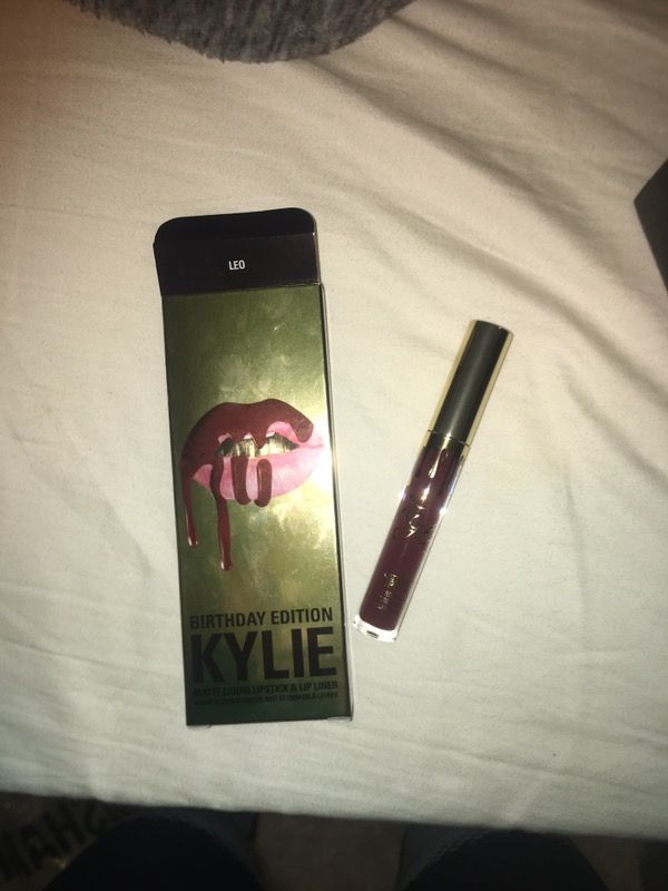 Kylie Jenner limited edition LEO gold infused lipkit