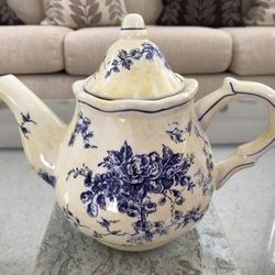 Vintage Yellow Toile Teapot