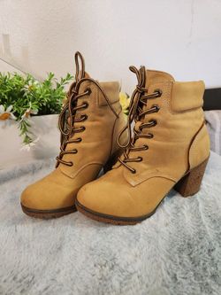 Camel HEELS Boots New Size 7M
