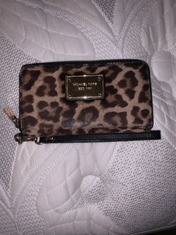 Michael Kors Wristlet 