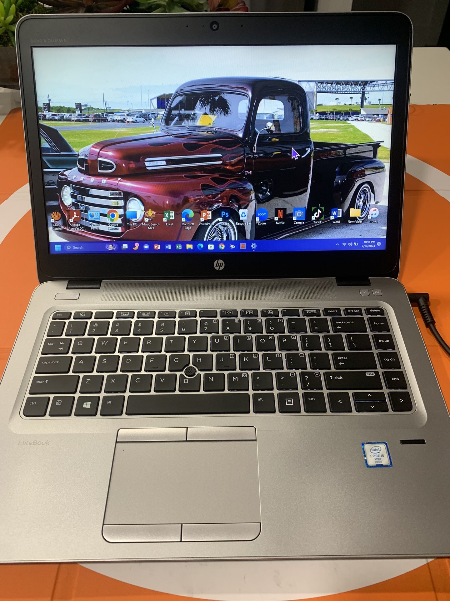 i5…i5…i5 …HP ELIBOOK 850 G3  . FULLY LOADED ADOBE ACROBAT MICROSOFT,   PHOTOSHOP ….( No credit Card Needs) 2560 GB SSD  8.0 GB RAM . 