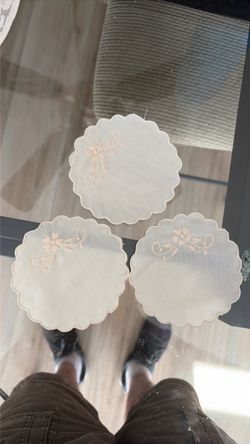 4 in round lace doilies