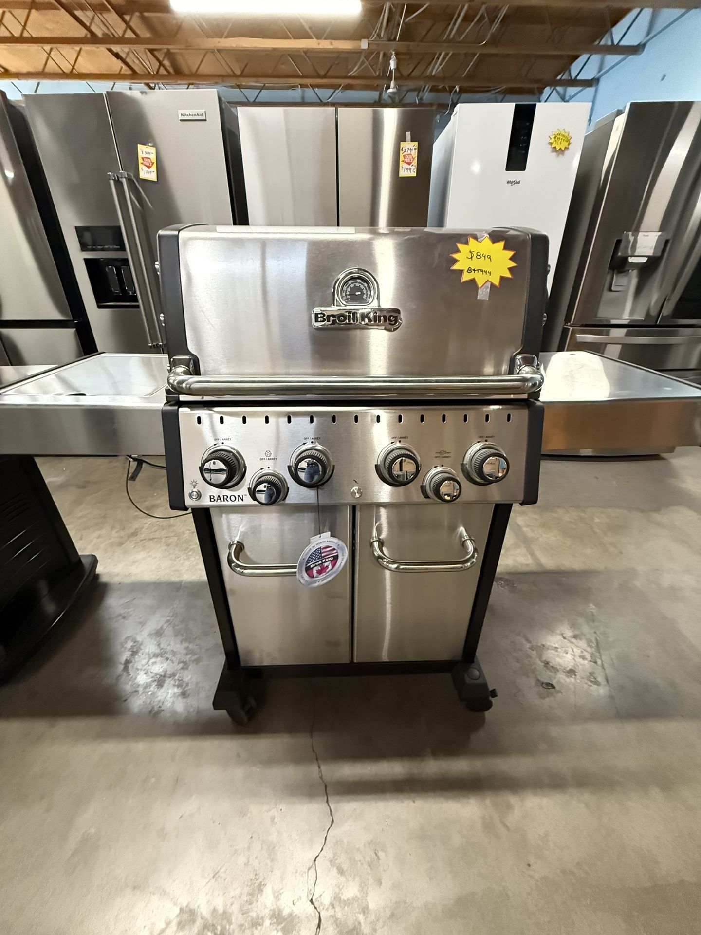 Broil King Baron S 490 Pro 3-Burner Freestanding Liquid Propane Gas Grill