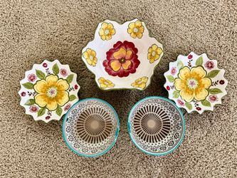 Lot of 5 ceramic flower pattern plates and bowls