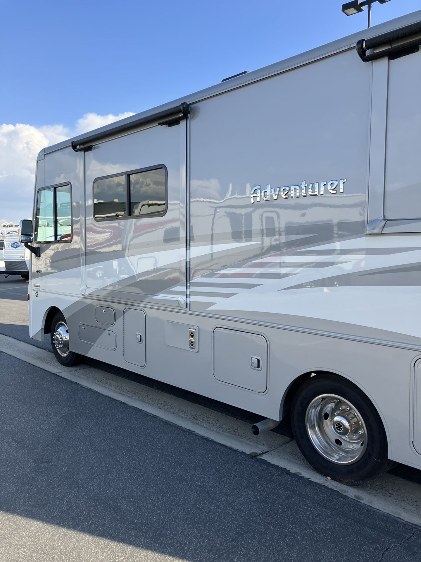 2019 Winnebago Adventurer 27N for Sale in Oceanside, CA OfferUp