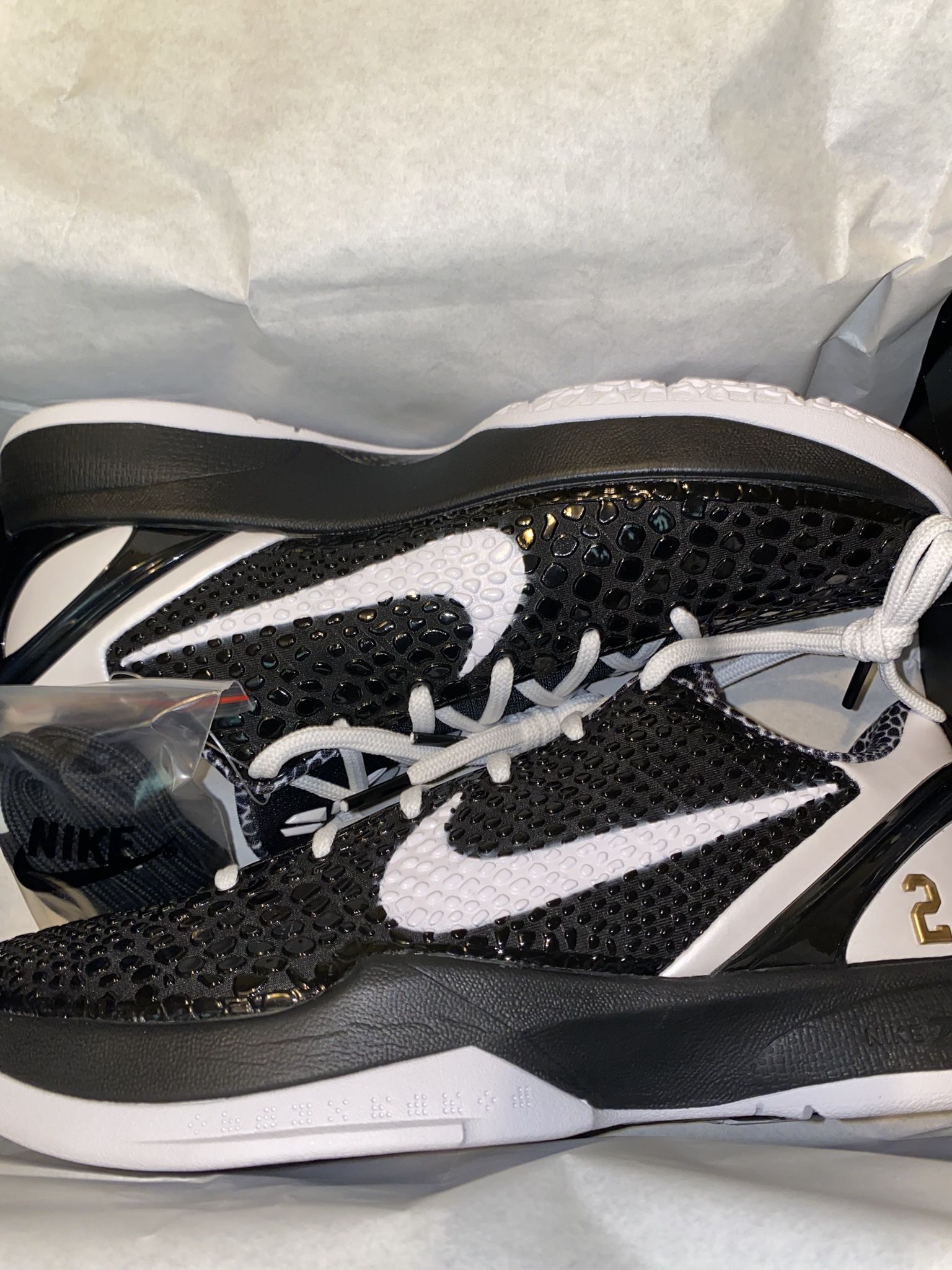 D.S NEW KOBE Size 9