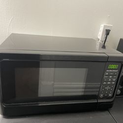 Hamilton Beach 1.1 Cu. Ft. Black Digital Microwave Oven for Sale