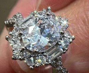 ULTIMATE BLING! 2-Carat Oval Moissanite Gemstone Ring in 925 Sterling Silver Sz8