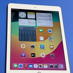 Apple iPad 6th Generation 128 GB Wi-Fi **Excellent Condition**