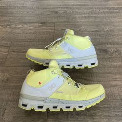 On Mens  Cloudtrax Hiking Boots 