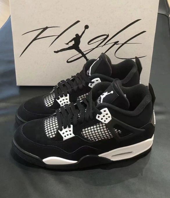 Air Jordan 4 Retro "White Thunder"