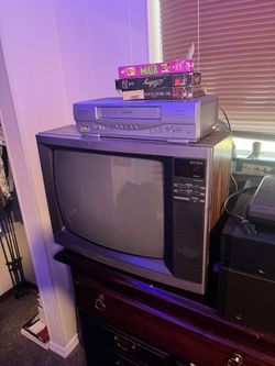 vcr player, 3 vcr tapes