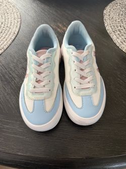 Girls shoes