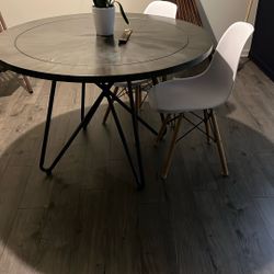 Round table With 4 Chairs 
